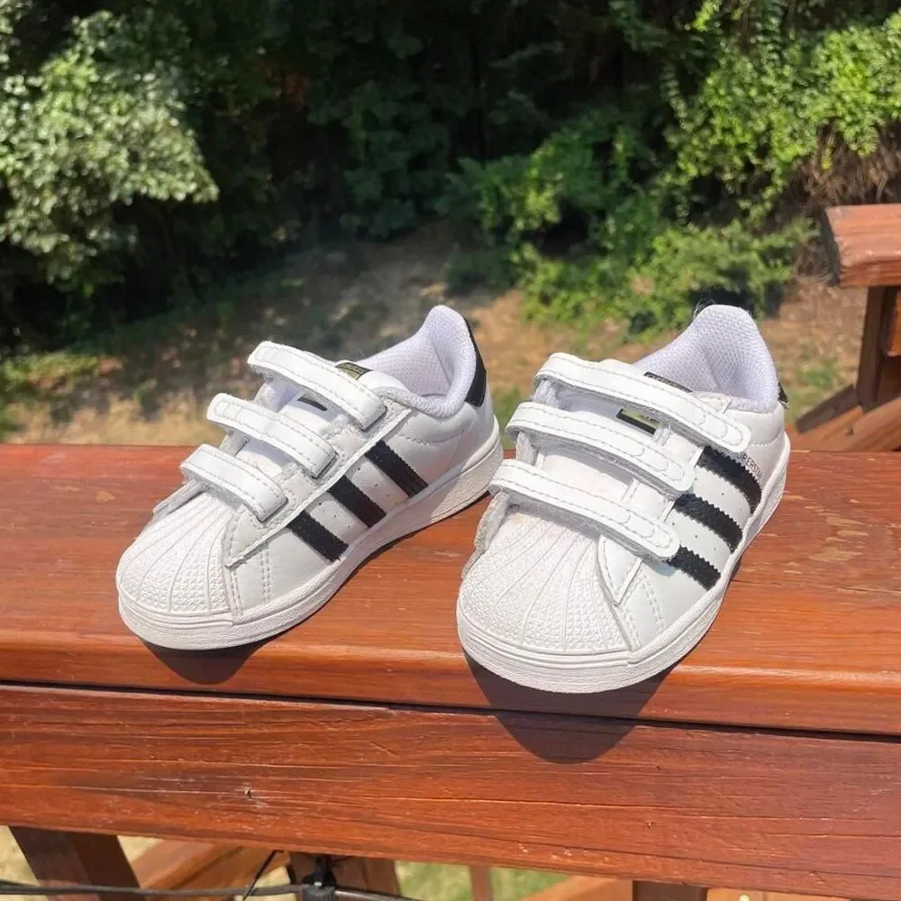 Adidas Originals Superstar Youth 7.5 White and Black Easy On Sneakers